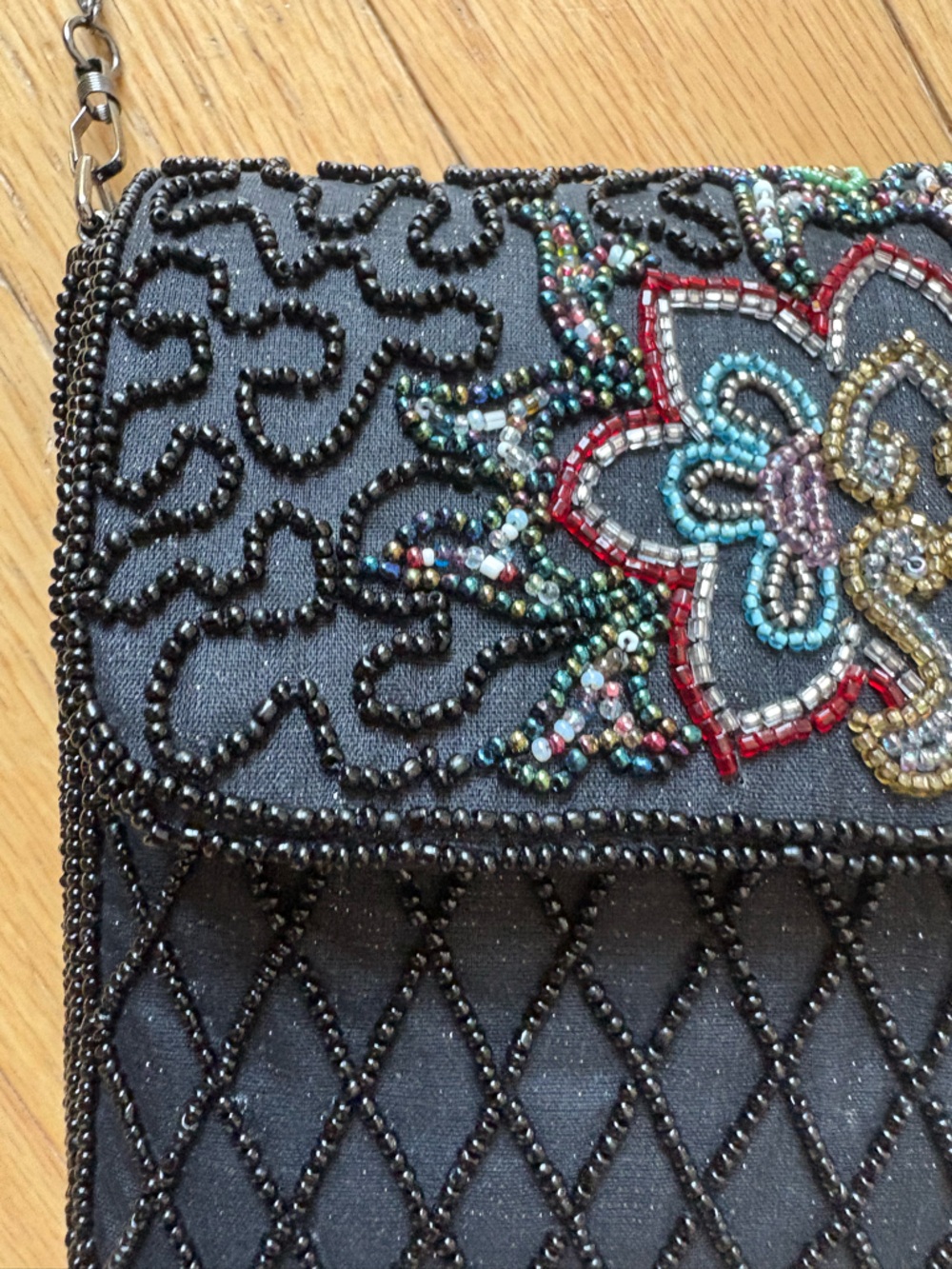 Vintage beaded crossbody clutch with metal chain and embellishments new - Picture 3 of 9